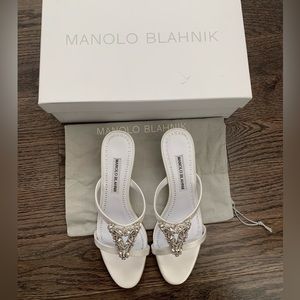 New Manolo Blahnik Trinamu 50 Satin Embellished Sandals Cream Size 37 EU/ Size 6